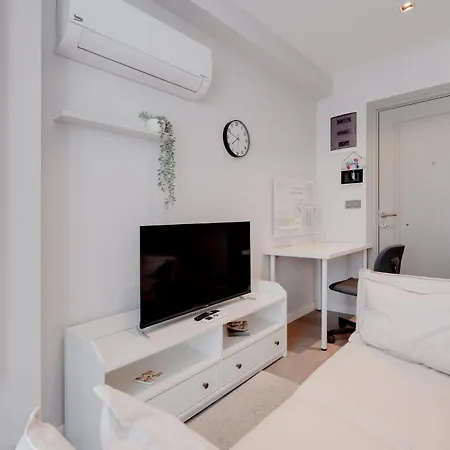 Newly Constructed In Kadikoy Quake-resistant-ac Appartement Istanboel